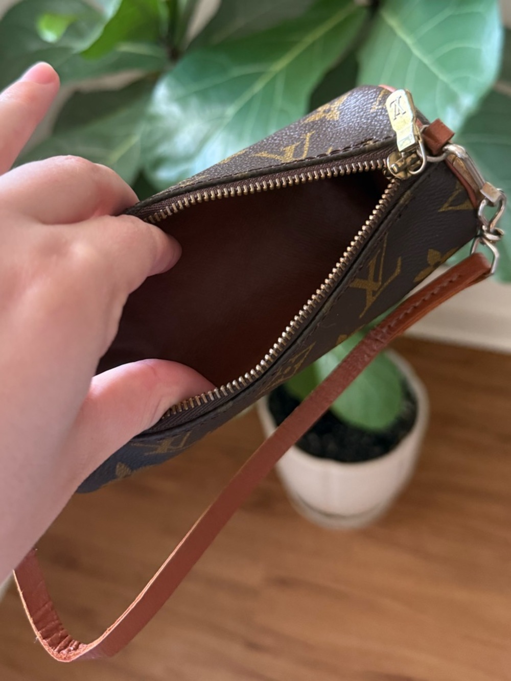 Louis Vuitton Mini Papillon - Picture 7 of 9